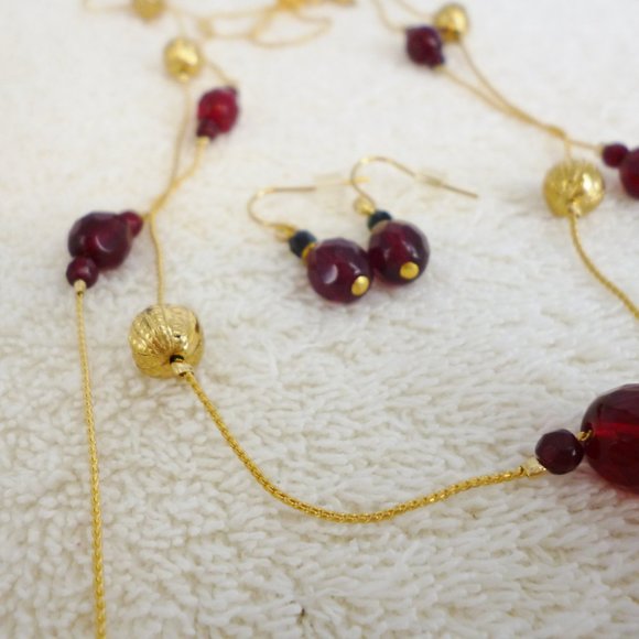 Necklace & Earring Set Gold Plate & Garnet Red Glass Beads 2 Strands NWOT M380 - Picture 3 of 6